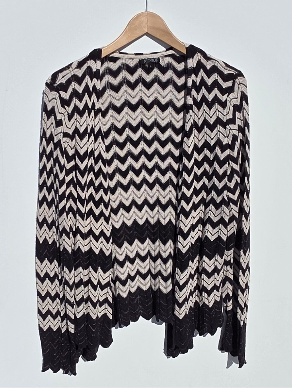 Nic+Zoe Large Black and Cream Chevron Knit Cardigan